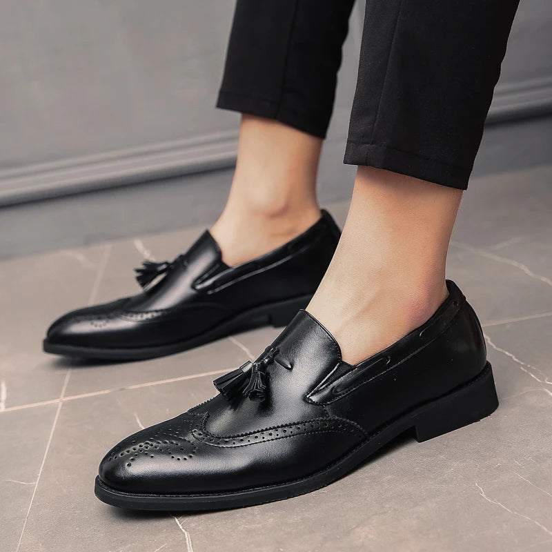 Tassel Carving Loafer Shoes Men Slip on Driving Moccasins Mens Comfortable Leather Shoes Men Wedding Shoes Fashion  Casual Shoes