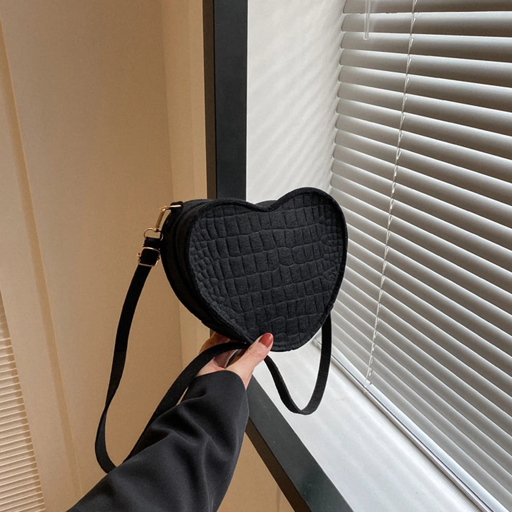 Women Heart-shaped Crossbody Bag Luxury Designer Felt Shoulder Bags for Ladies 2023 New Fashion Female Clutch Casual Handbags